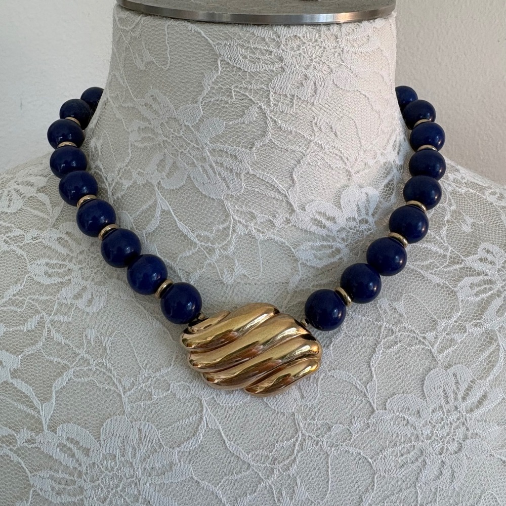 Vintage Avon Women Blue Beaded Gold Tone Necklace Retro Glam Chunky Statement